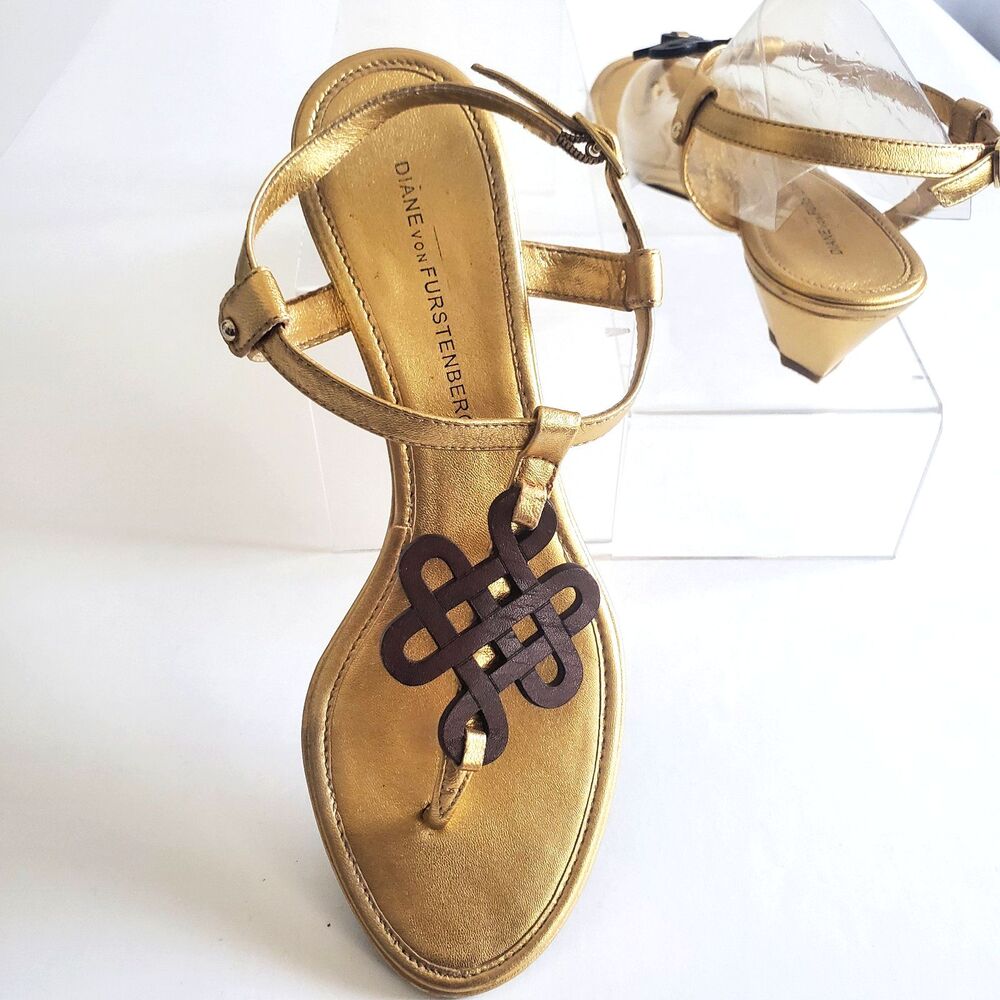 Diane Von Furstenberg Women’s Sandals Size 7 Gold Metallic T Strap Wedge Shoes